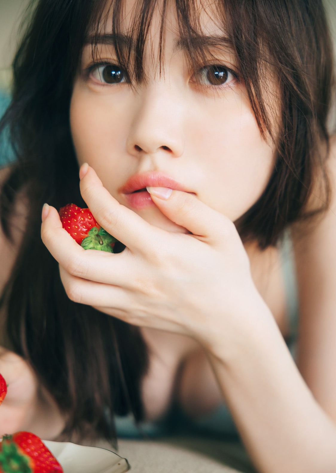 乃木坂46 田村真佑1st写真集「恋に落ちた瞬間」より。（撮影：藤原宏