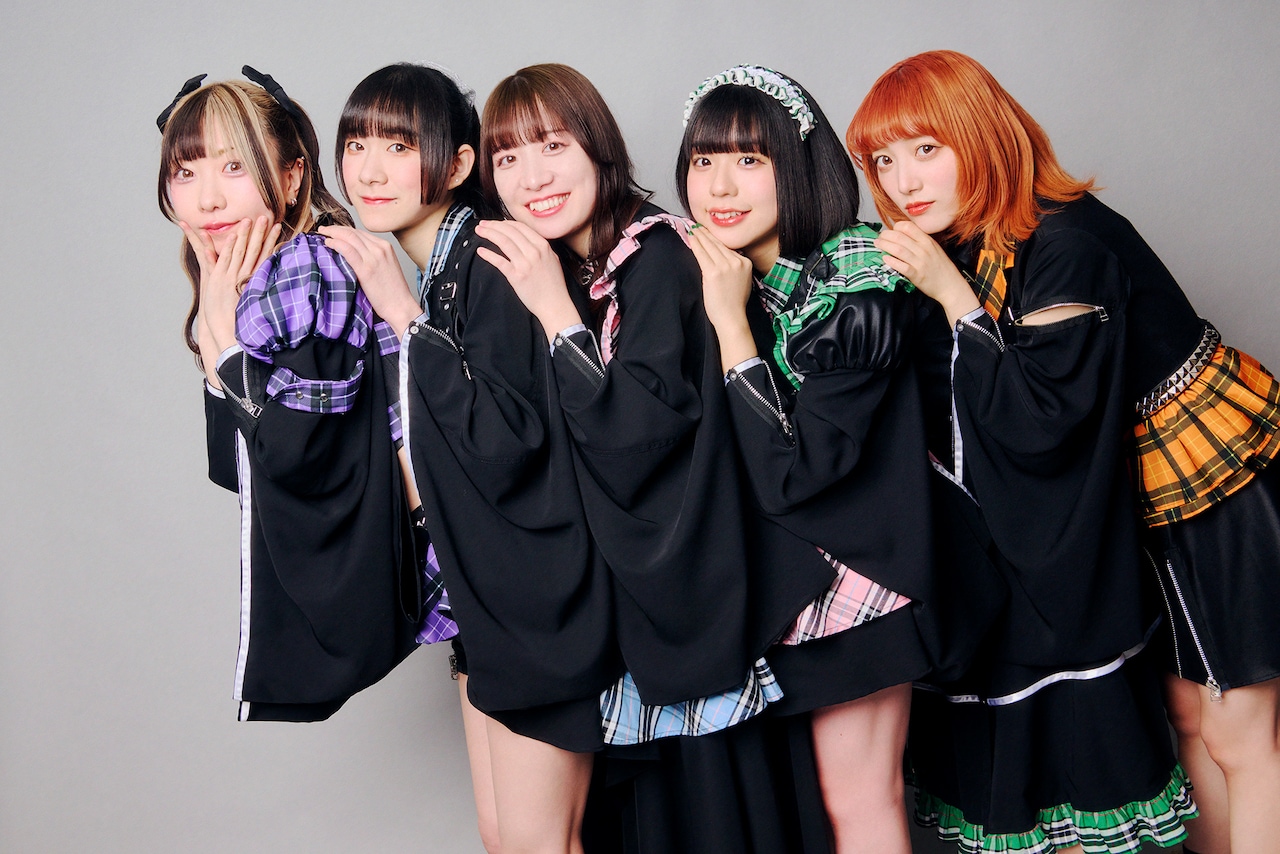 小嶋陽菜、セクシー＆キュートなセラムンに - 音楽ナタリー