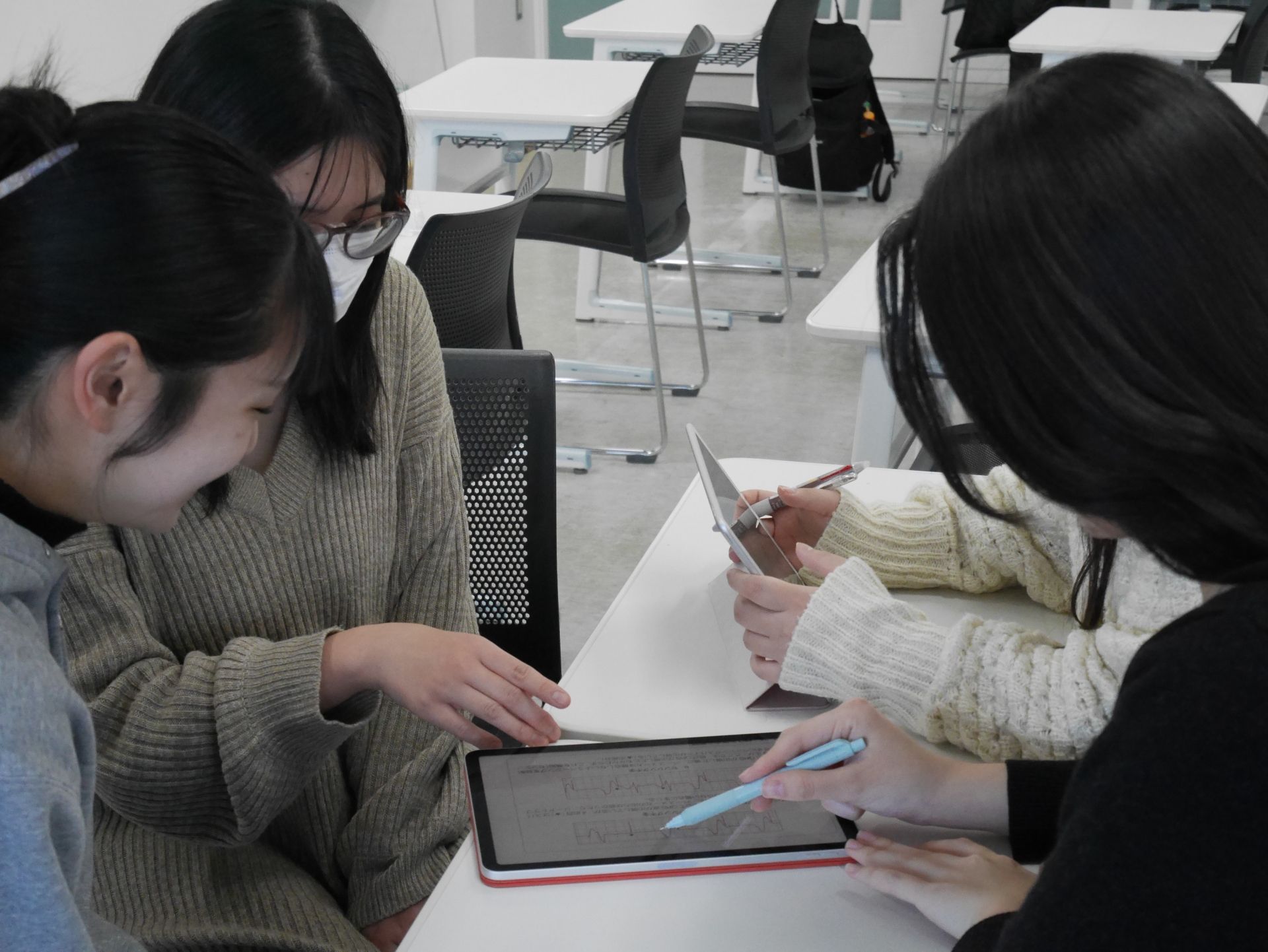 2025（令和7）年度の新入生よりデジタル教科書が導入されます