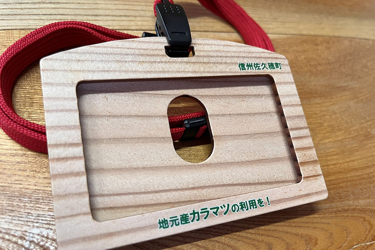 ネームプレート(ブローチ、ペン用ラ制作可/2コ―100円、4コ以上―200円