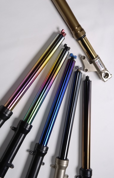 CB1300スーパーボルドール フロントフォークのMEチタンコート