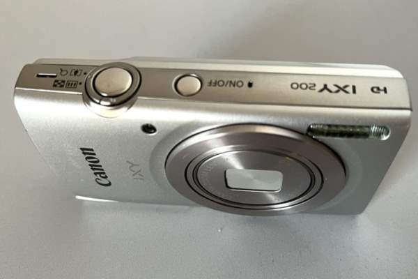 カメラ買取】キヤノン IXY 200 シルバー コンデジ 並品の査定価格