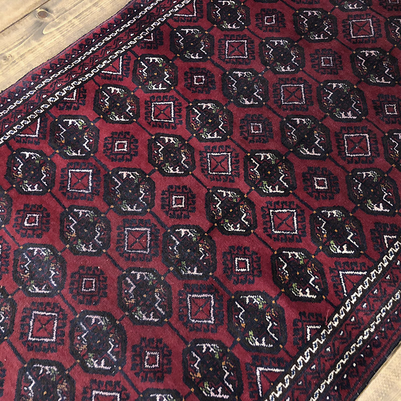 Tribal Rug トライバルラグ ワインレッドベースのダイヤ柄とグル文様