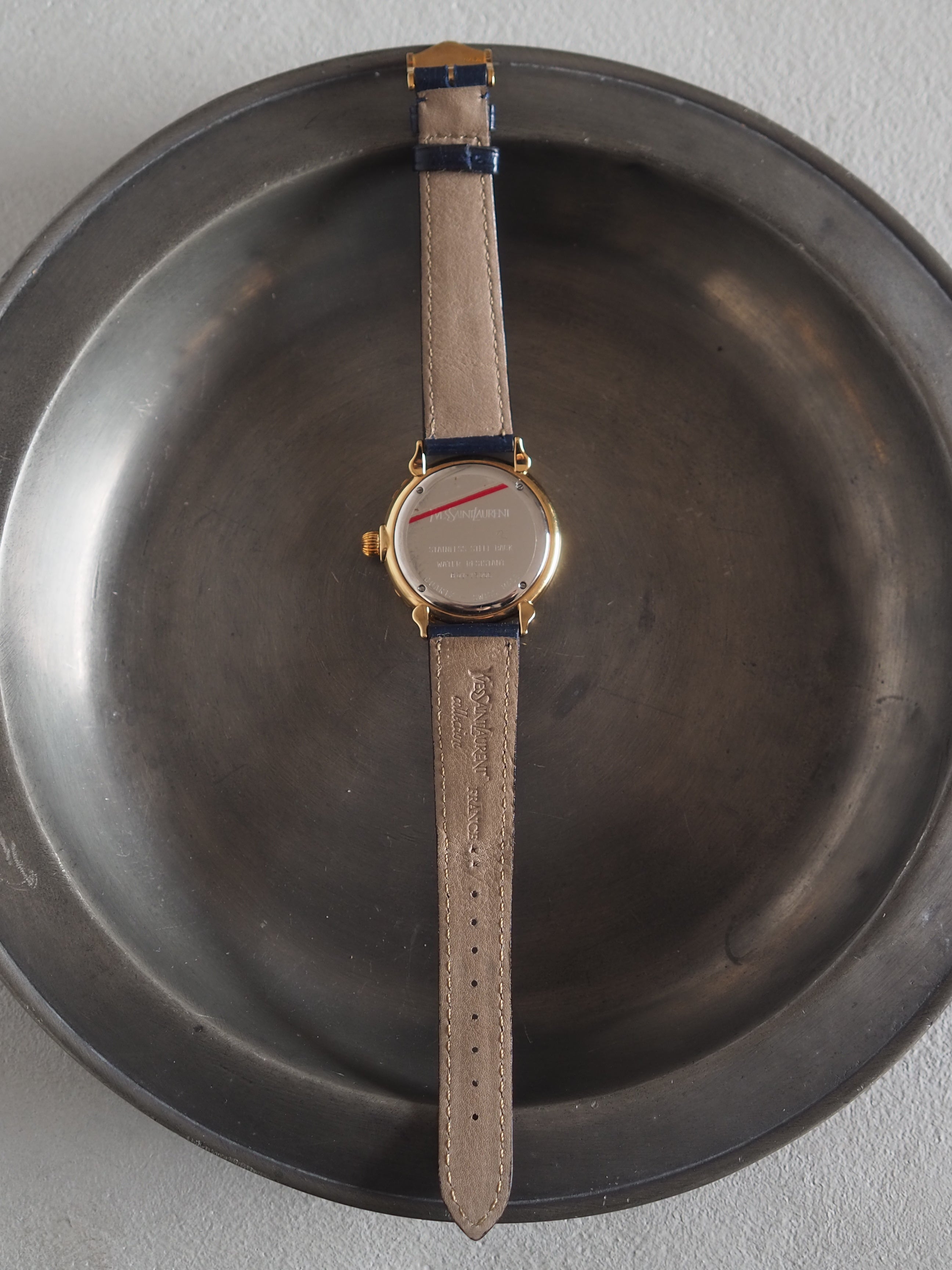 Yves Saint Laurent サンローラン YSL ラウンド ウォッチ 腕時計
