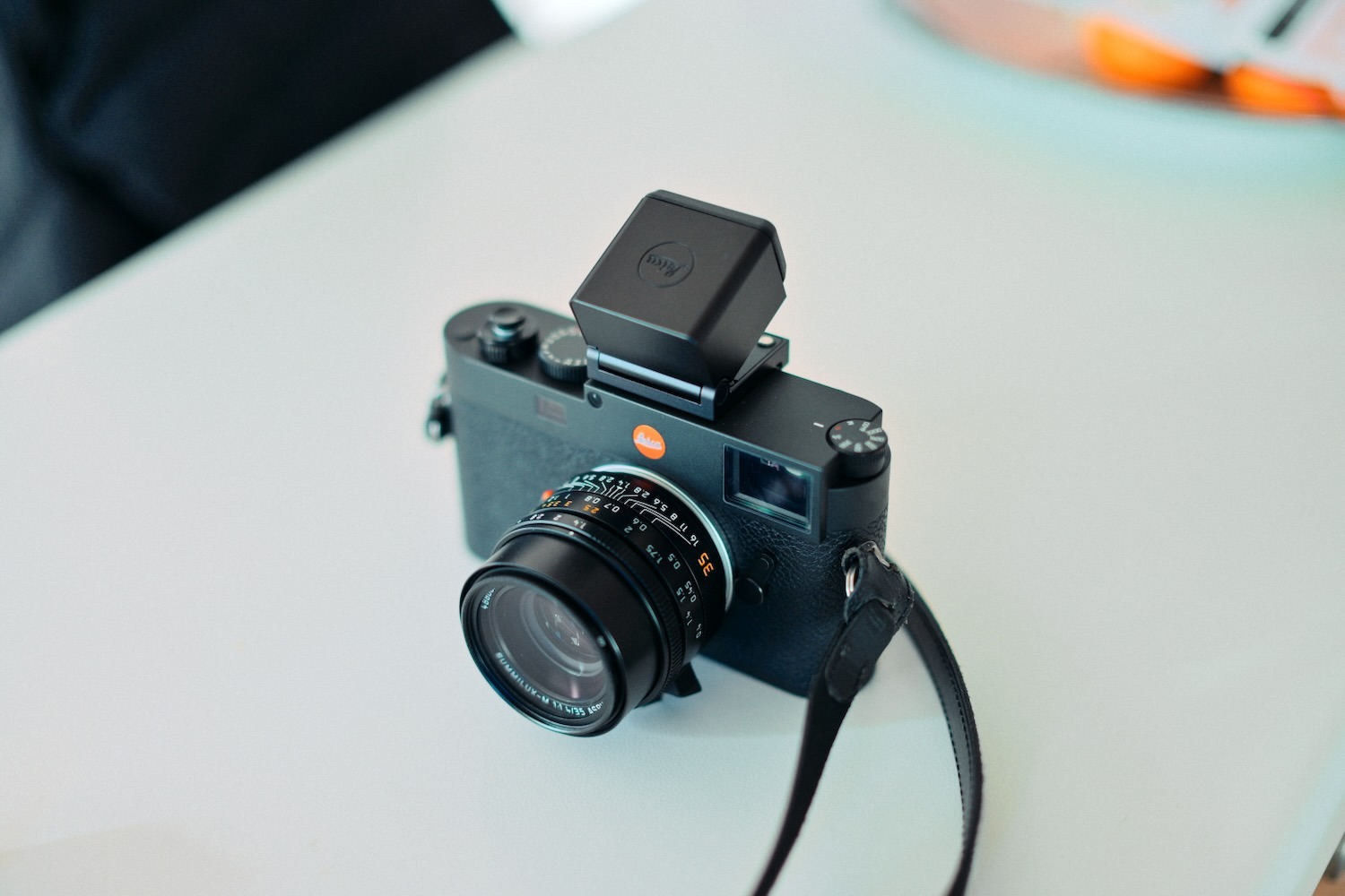 Leicaの外付けEVF「ビゾフレックス 2」を買ってみました！ – オニマガ