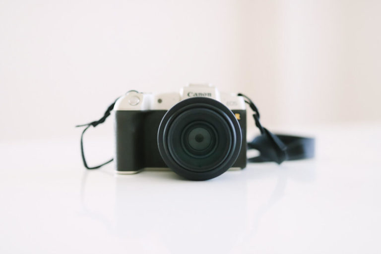 Canonのフルサイズミラーレスカメラ「EOS RP GOLD」のRF35mmレンズ