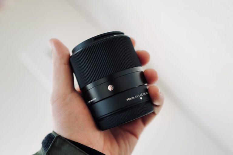 富士Xマウントの単焦点レンズSIGMA 30mm F1.4 DC DN Contemporaryを