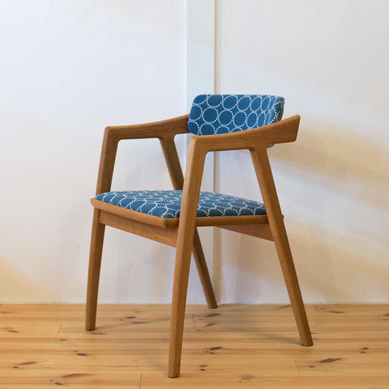 ミナペルホネン張り GEN チェア｜ISU-WORKS – カチートファニチャー