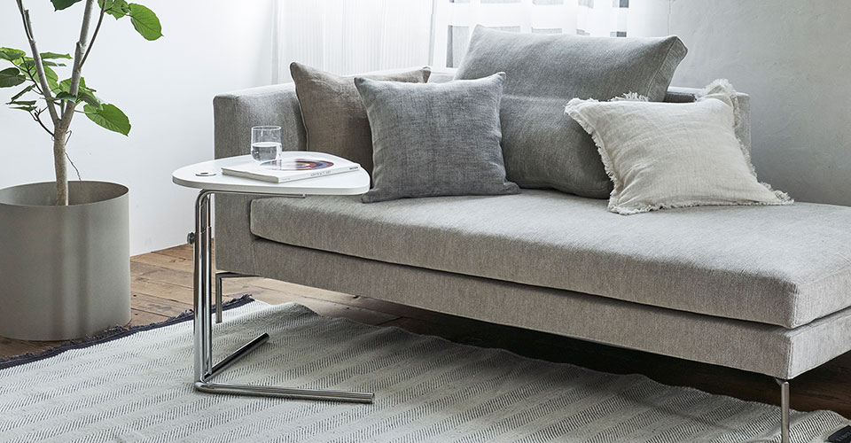 ACTUS アクタス TECTA テクタ K22 ホワイト三角形 サイドテーブル 特集