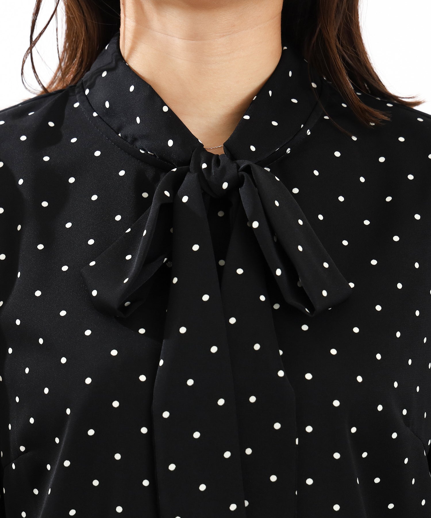 ミニドット柄ボウタイブラウス