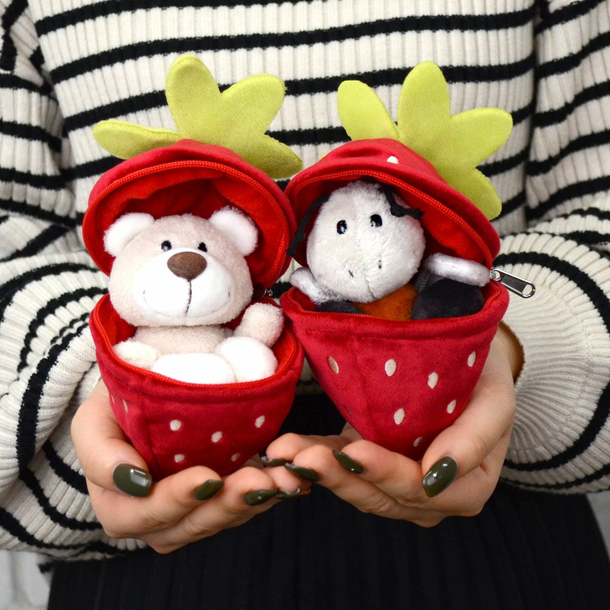 キーリング クラシックベア2024 ベア+イチゴ 13cm／NICI（ニキ