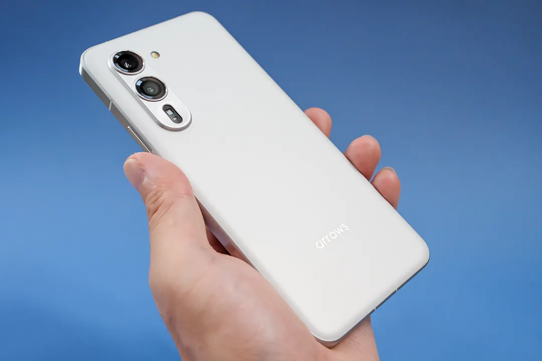 arrows Alpha M08 ホワイトの外観を写真で紹介 – OREFOLDER