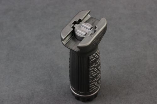 実物 ダニエルディフェンス ENHANCED VERTICAL GRIP BK
