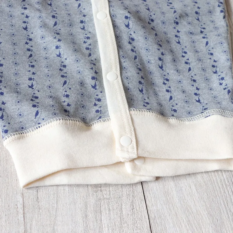 長袖ナチュラルプリントロンパースグレー 60/70サイズ | 出産祝い