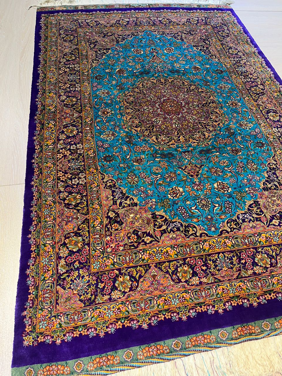 高級ペルシャ絨毯クム産シルク100％ タフテ・ジャムシード 156×100cm