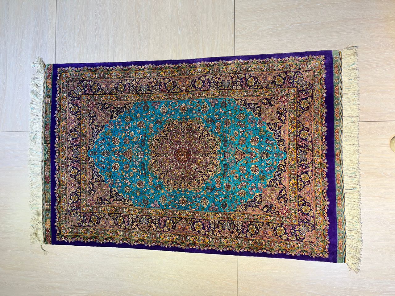 高級ペルシャ絨毯クム産シルク100％ タフテ・ジャムシード 156×100cm