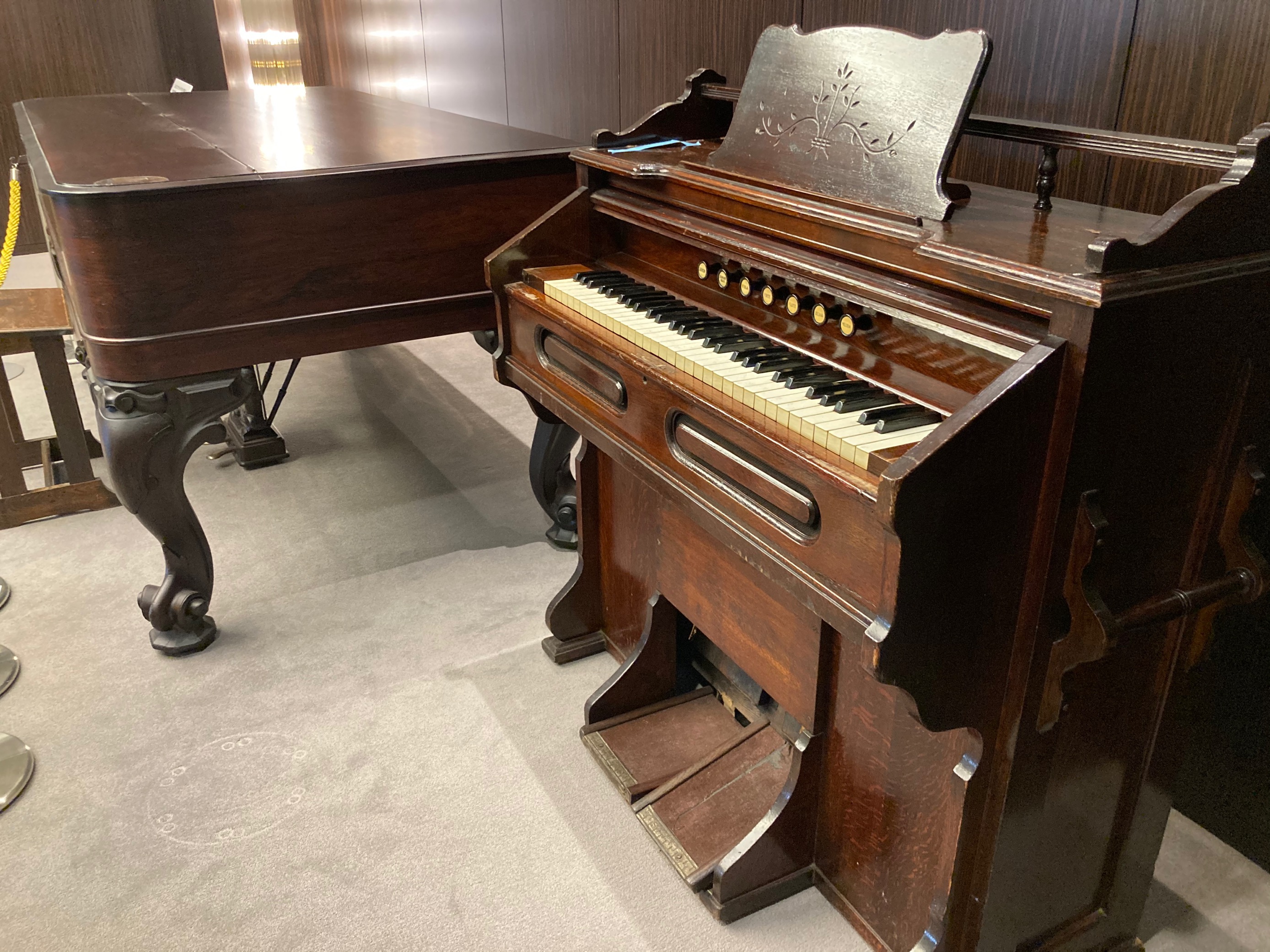 年代物のオルガンで聖徳の本物教育を」明治後半から残る2台のオルガン