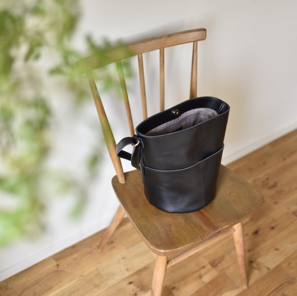 こだわりレザーのバケツバッグ – OURHOME