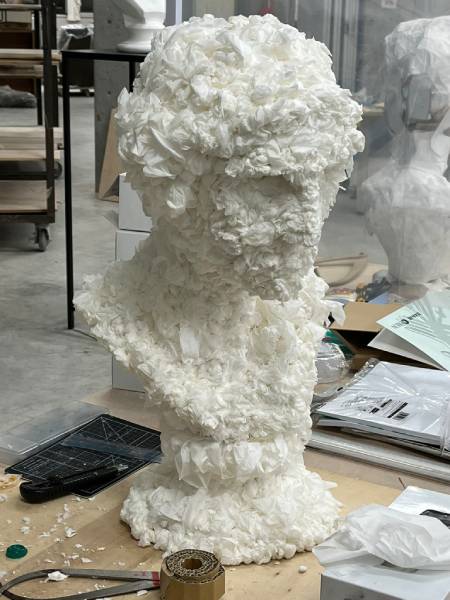 ティッシュで「ミロのヴィーナス」の胸像を制作 再現度に感嘆の声