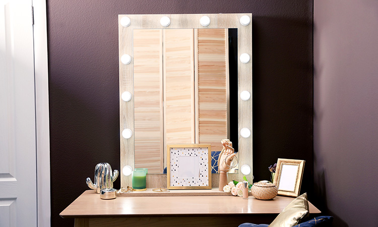 ホワイトドレッサー・鏡台(引き取りの場合は1万円) ホワイトドレッサー