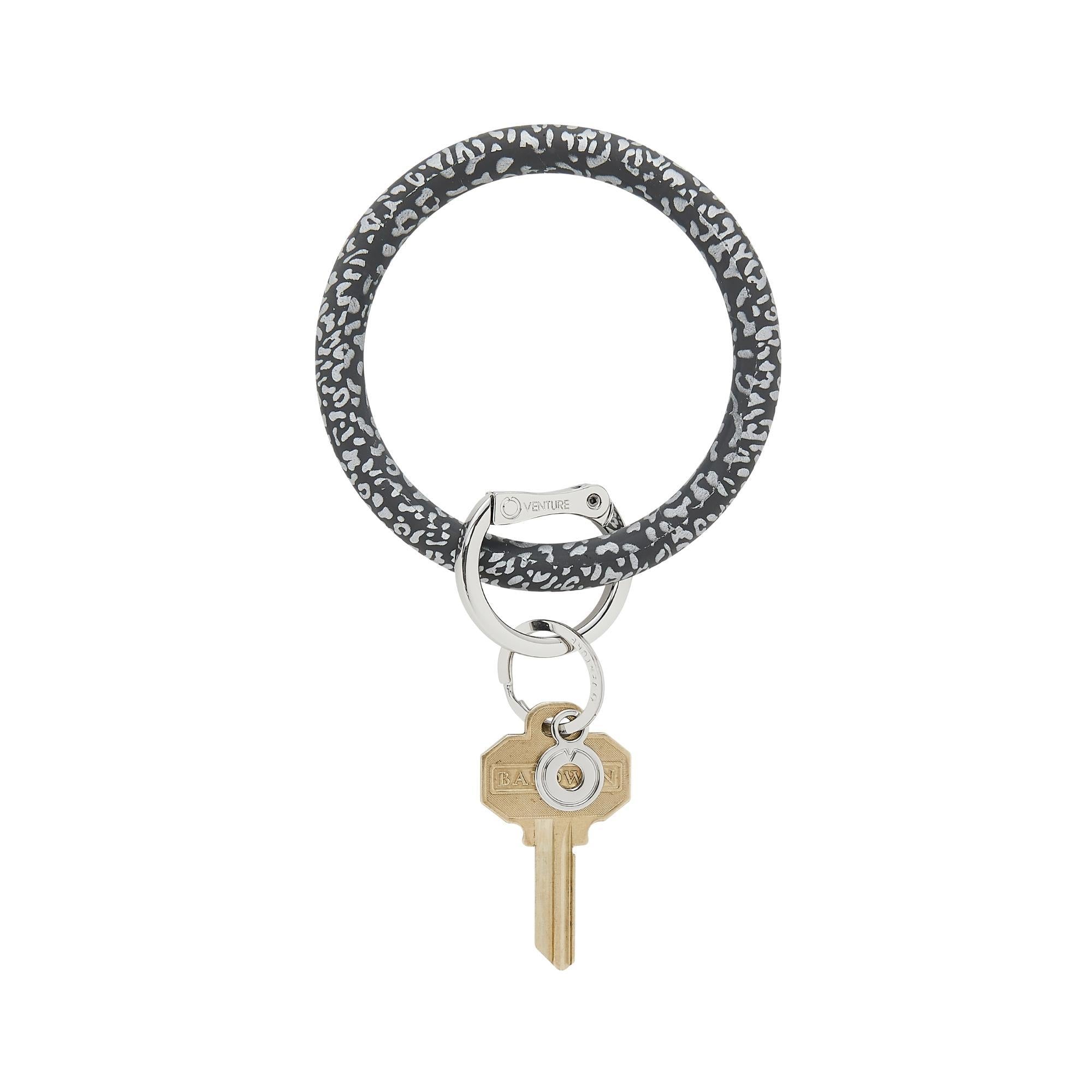 Durable Quicksilver Cheetah Big O® Key Ring – Hands-Free | Oventure