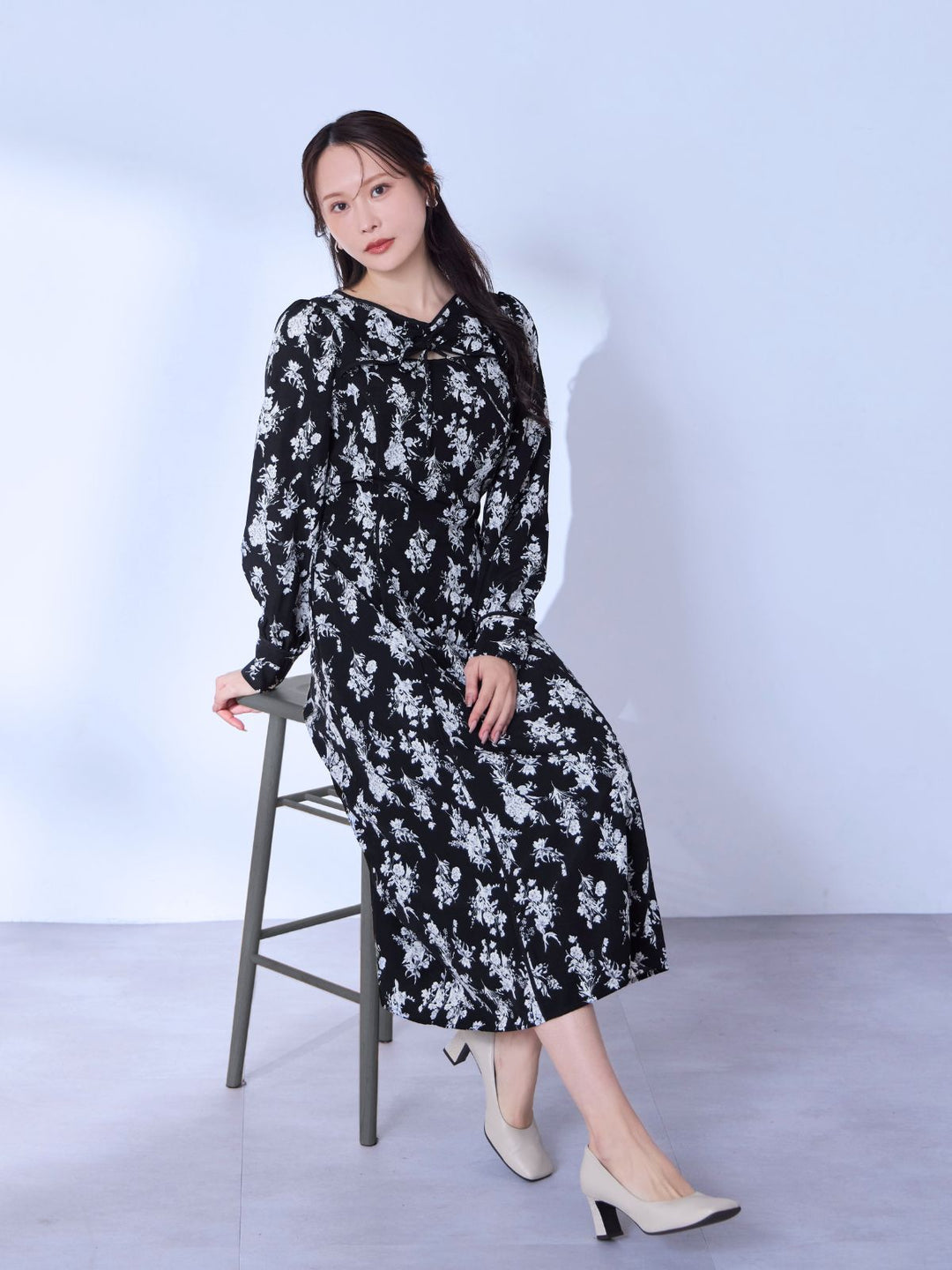 フラワーパイピングワンピース：ブラック│胸が大きな女性のための