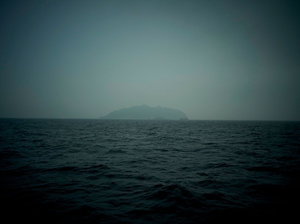 沖ノ島 神宿る海の正倉院 ー撮影 藤原新也ー | 朝日新聞デジタル