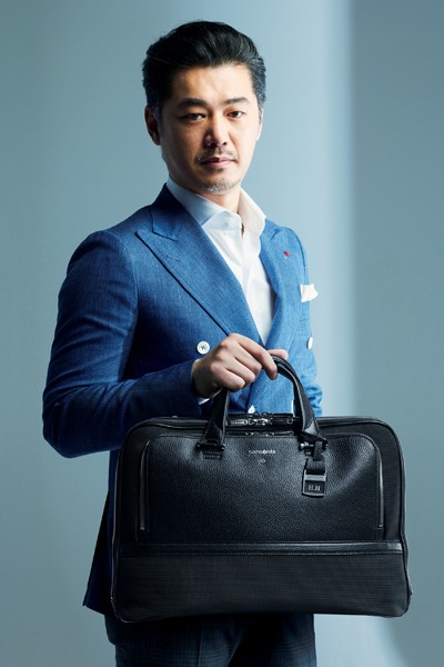 知的でラグジュアリーな働く男の代名詞、サムソナイト・ブラック