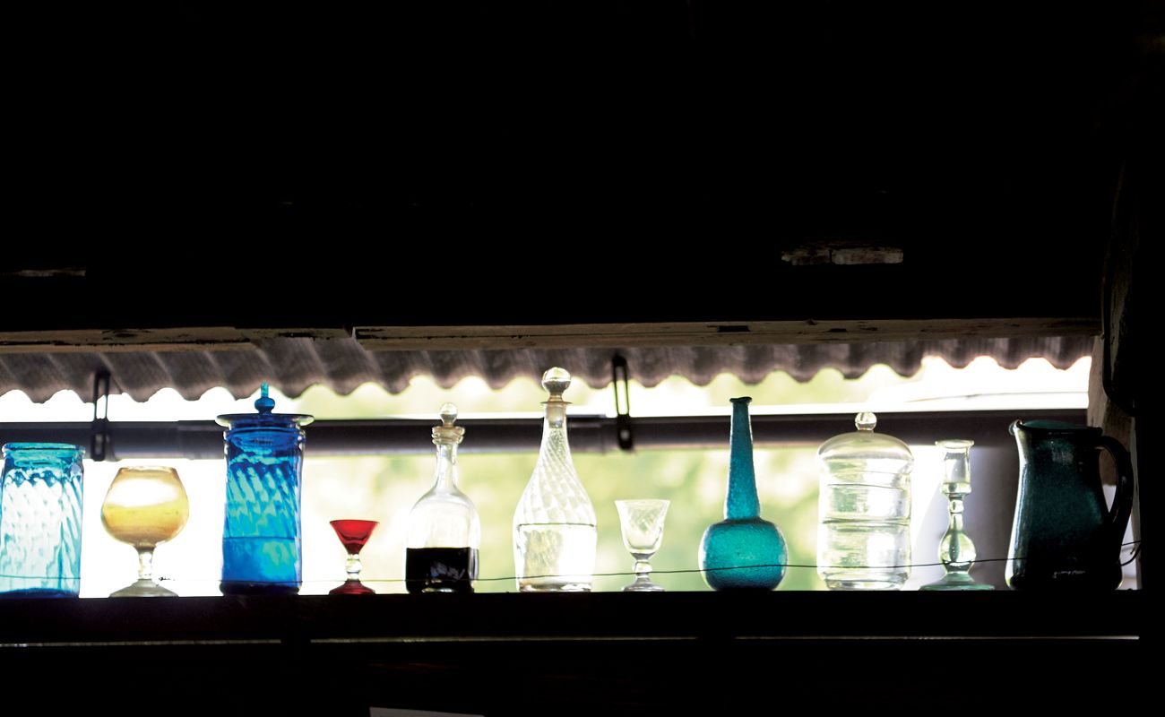 美しい色み、ぽってりとした厚み、自然なゆがみが心地いい倉敷ガラスの