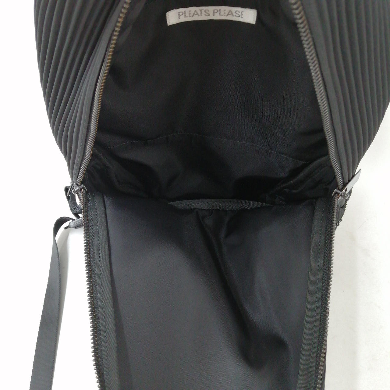 プリーツプリーズ(PLEATS PLEASE)|ボディーバッグ|【ハードオフ公式