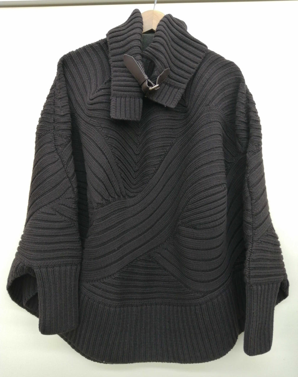 サルバトーレフェラガモ(salvatore ferragamo)|ポンチョニット