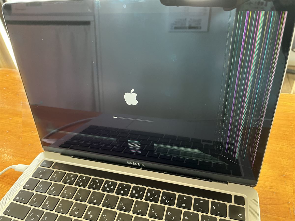 アップル MacBook Pro 13インチ 2020 液晶画面表示不具合 修理事例