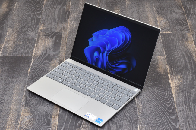 デル Inspiron 13 (5320) レビュー：高性能でスタイリッシュデザインの