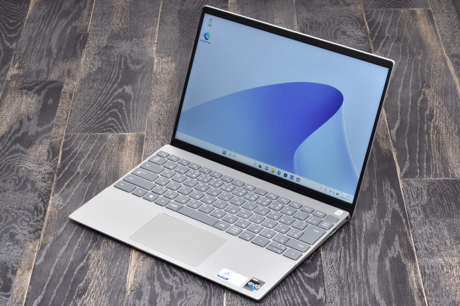 デル Inspiron 13 (5330) レビュー：価格以上に高性能で高品質な13.3型