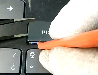 神戸のパソコン修理】 ノートパソコンのキー交換を行っています