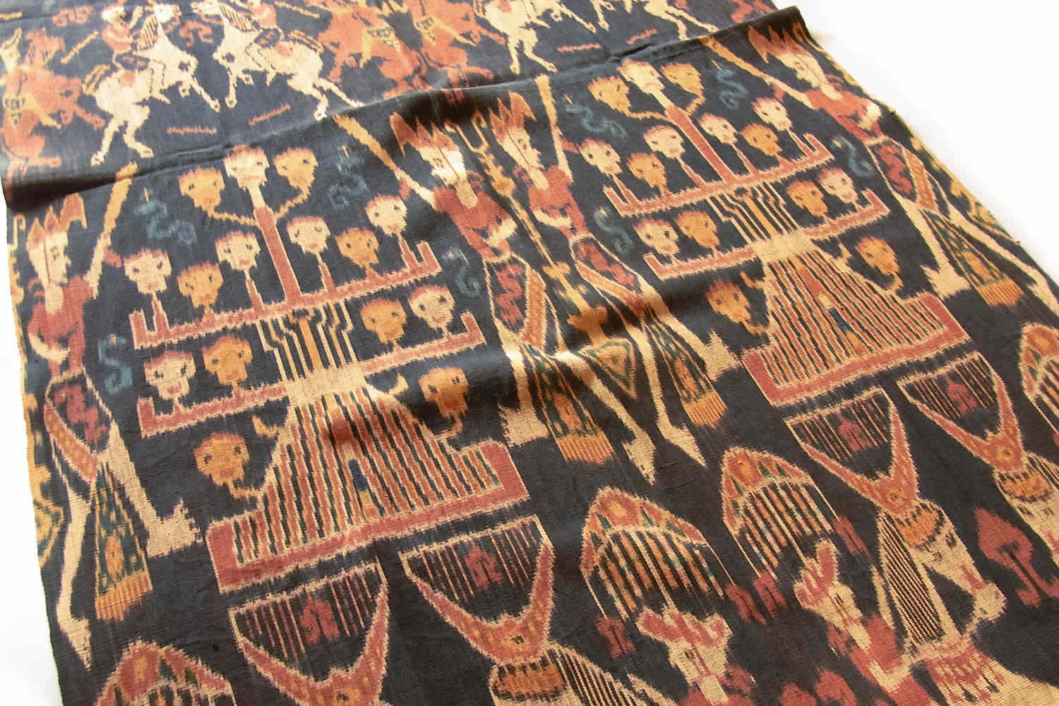 スンバ島イカット（ヒンギー）No.T-ISI-055|パソラ・首架文が織り込ま