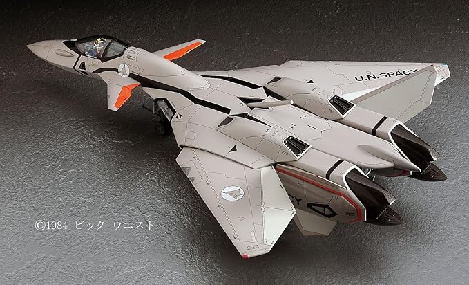 VF-11 VF-11B Thunderbolt Fighter Macross Plus 1/72 Scale Plastic