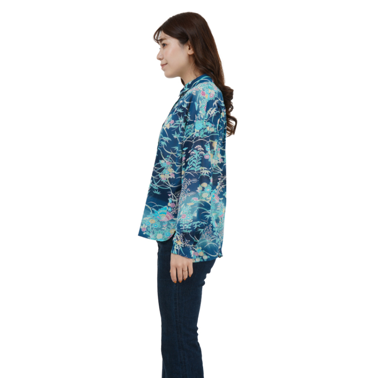 和柄 綿シフォンブラウス ＜蝶に草花/紺碧＞ | 京友禅アロハシャツ