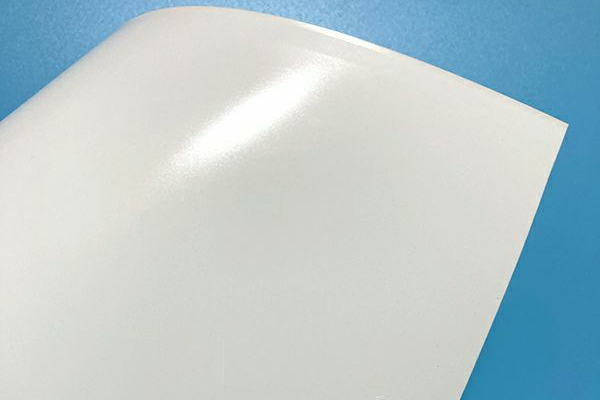 店舗装飾や大型POPなど屋内外ポスター印刷に適した光沢合成紙ロール