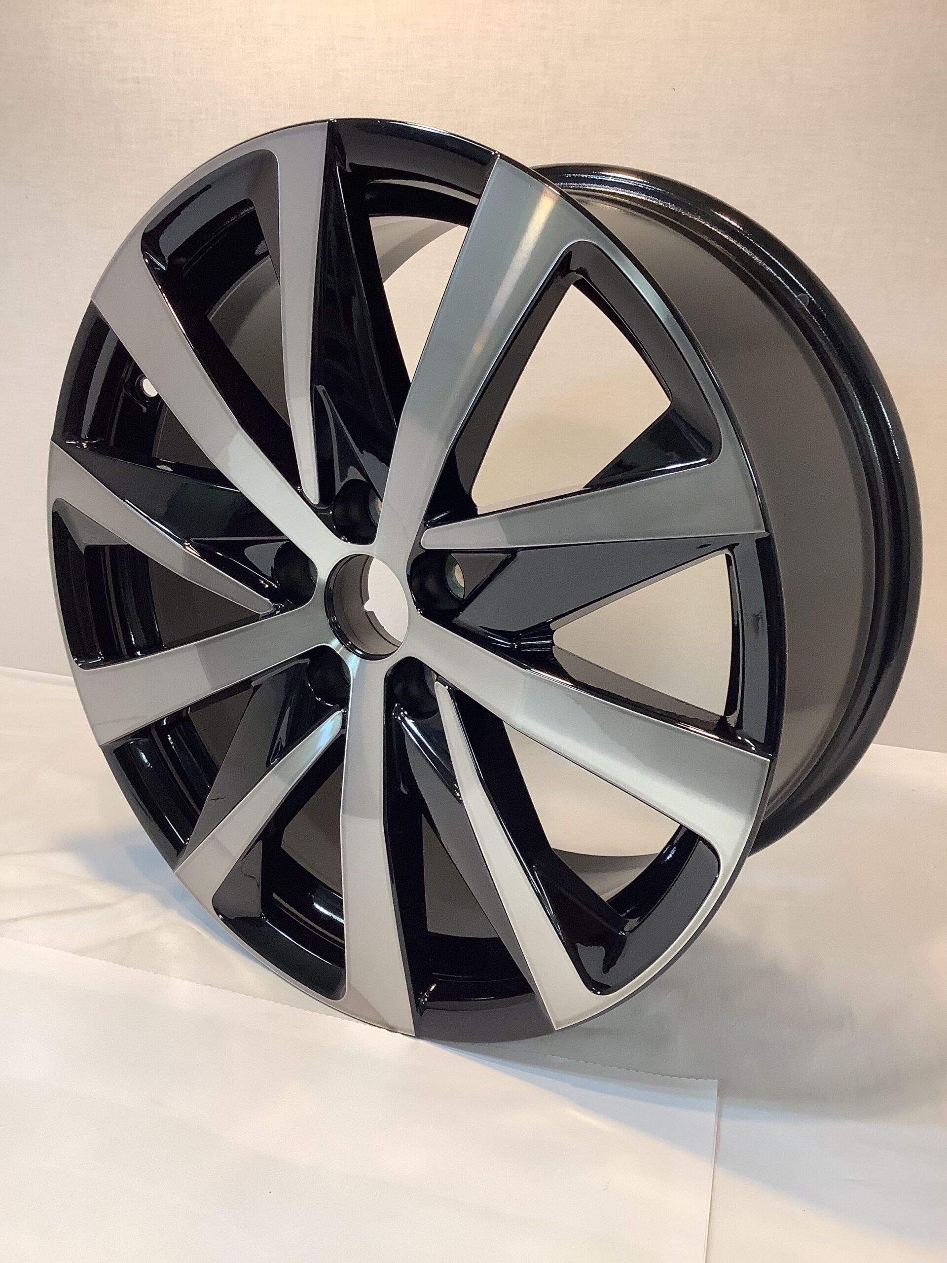 プジョーパーツ 通販 508 アルミホイール 8JX18 98141181XA お取り寄せ