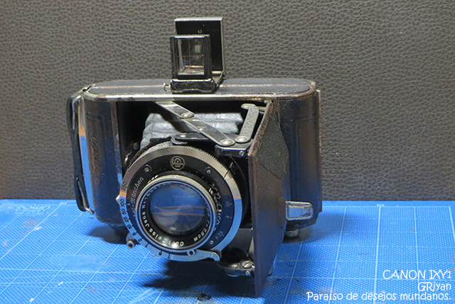 Welta Perle CarlZeissJena Tessar搭載のセミ判カメラを分解して修理
