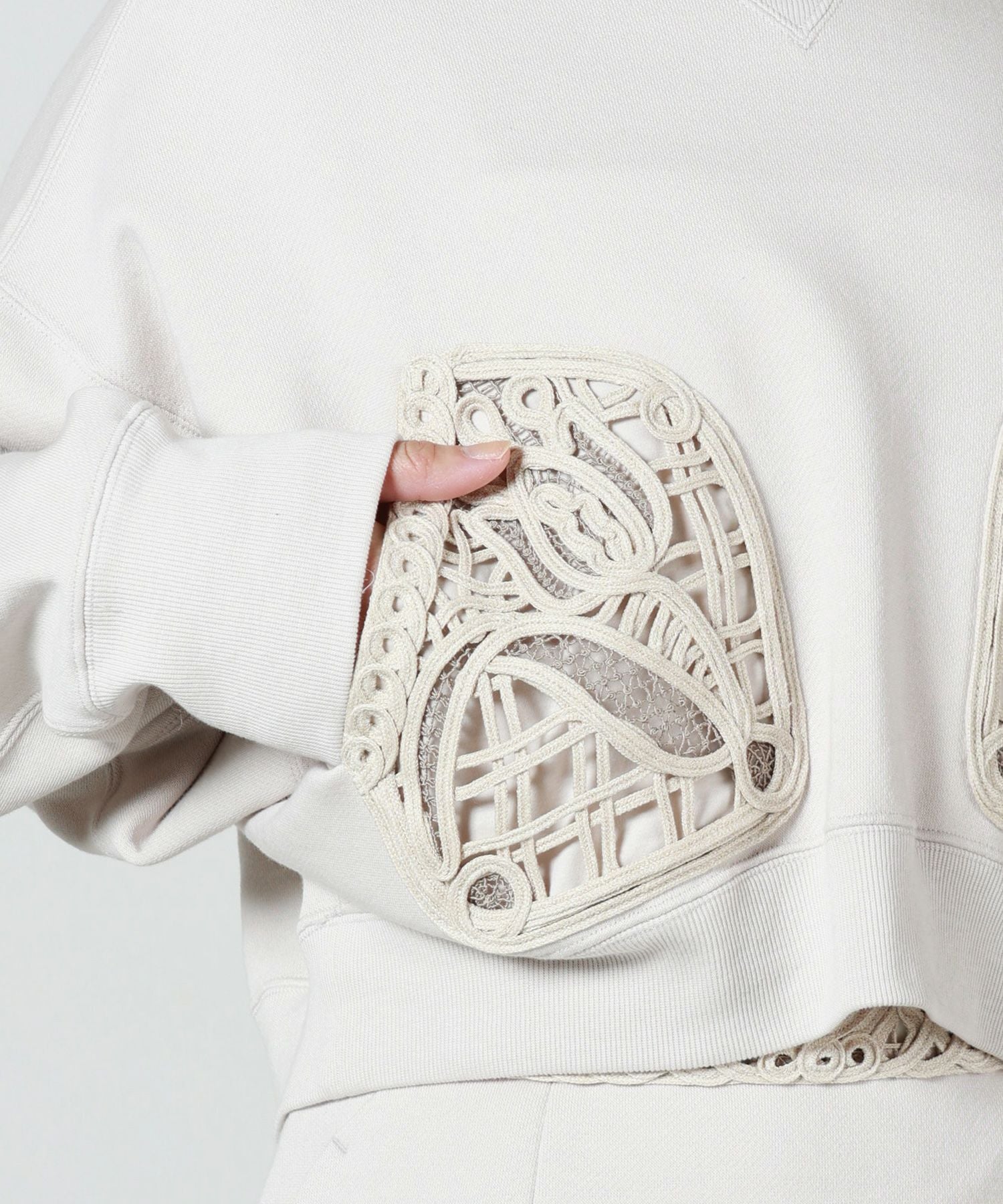 Mame Kurogouchi(マメ クロゴウチ)】 Cording Embroidery Cropped