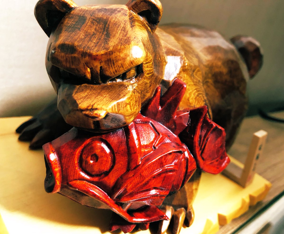 リングマがコイキングを捕らえた決定的瞬間の木彫り像を手に入れた