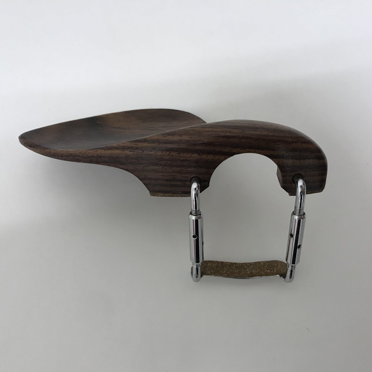 あご当てについて④】売り場にあるあご当ての中には、ガルネリに似た