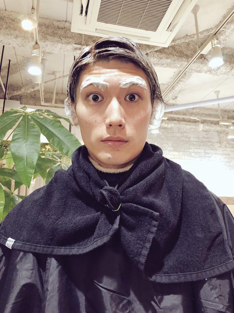 ほぼ5年ぶりに作品の為、髪の毛染めてます。でもここまで脱色したのは