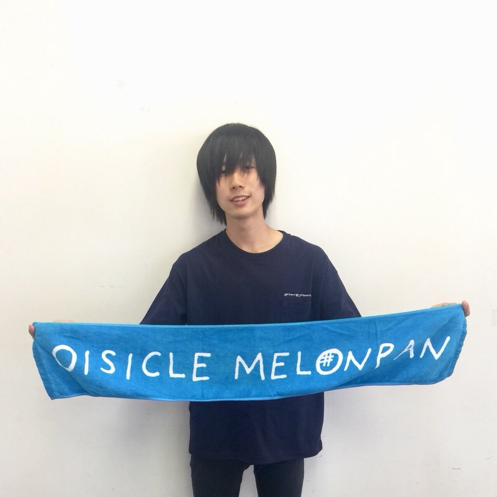 グッズ紹介①】 ・パン屋ロゴの刺繍ポケT (M/L) ¥3000 色は紺色