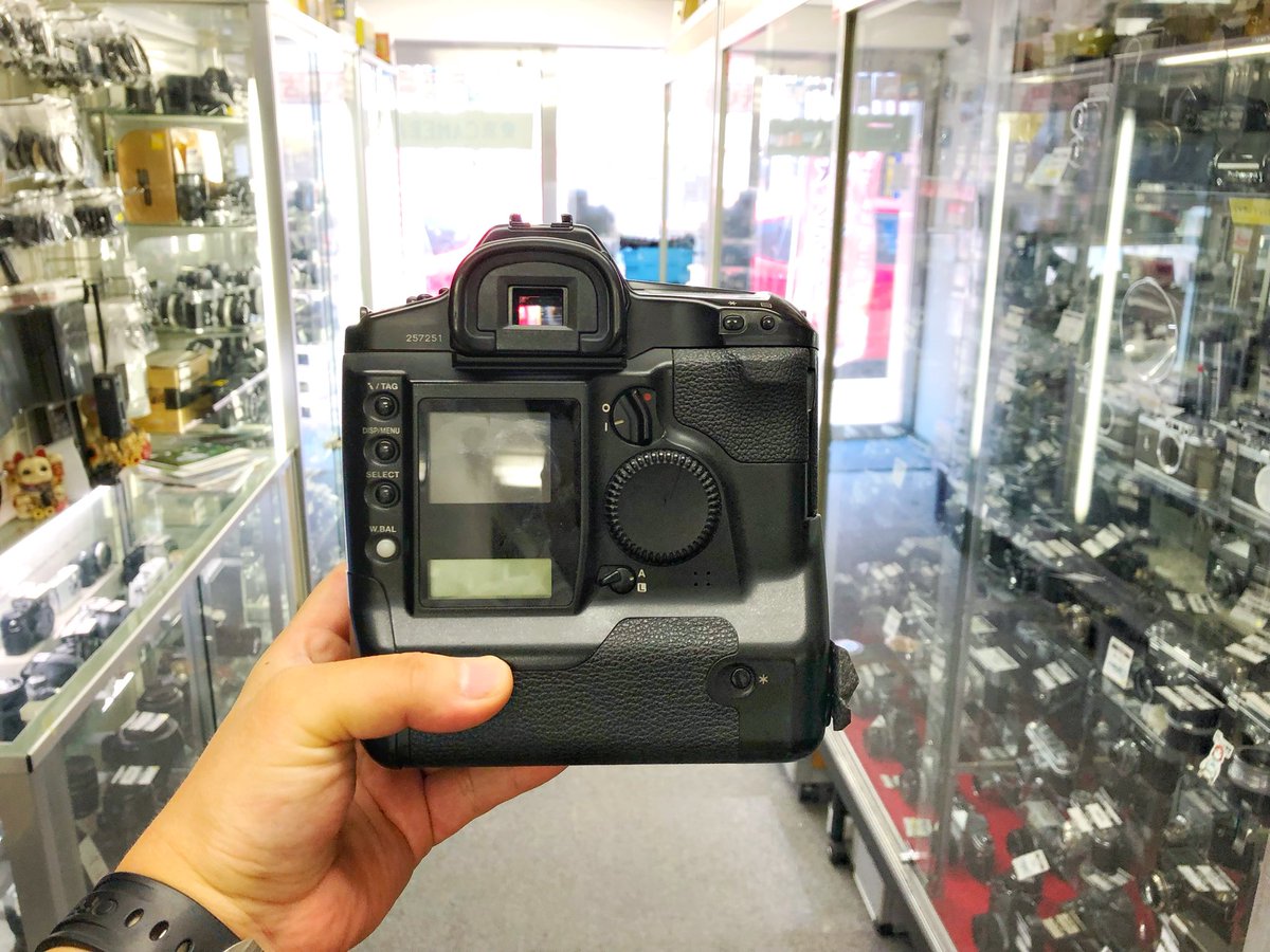 Canon EOS-1n ん⁉️EOS D2000⁉️デジタルバックです❗️思わず拝んで