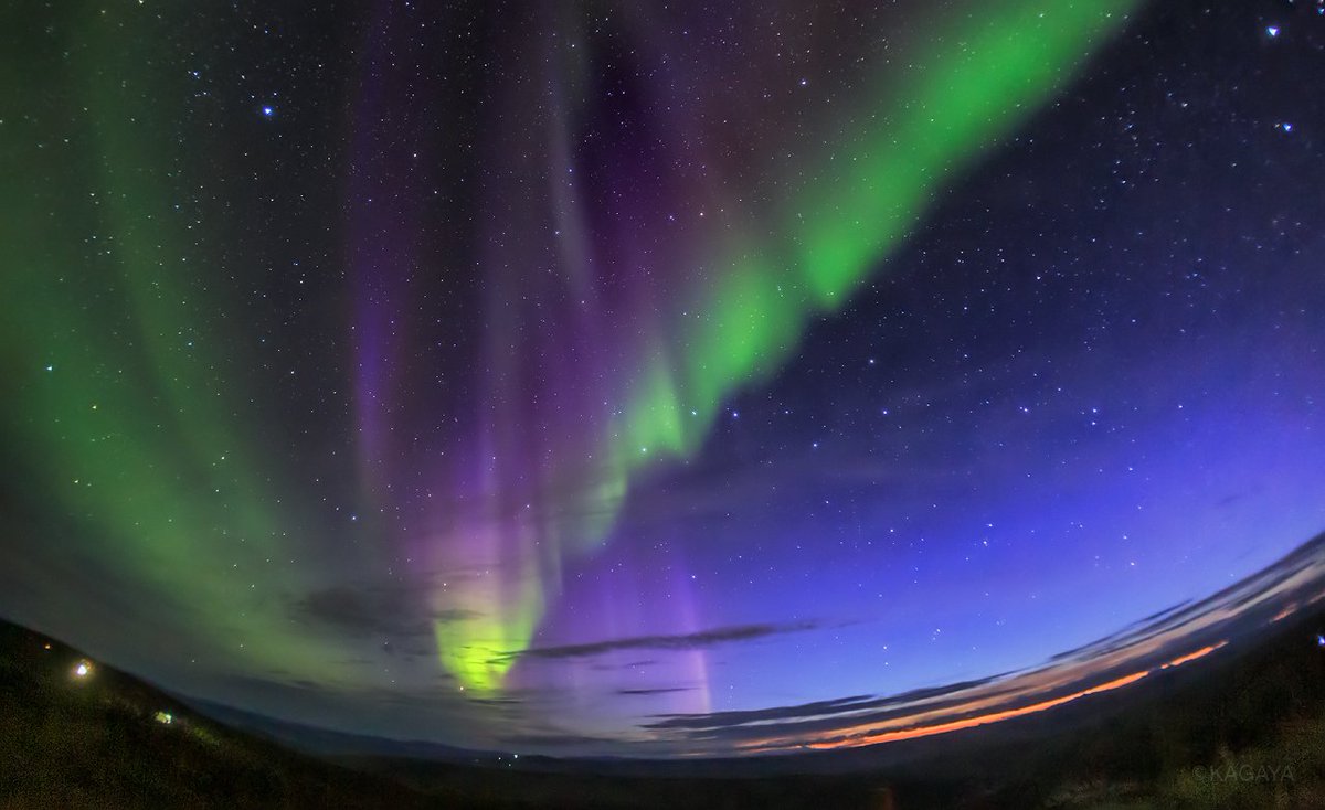 アラスカの鮮やかな秋。 1、夕暮れの空に現れたオーロラ 2