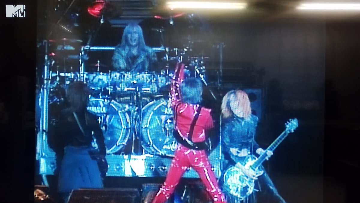 うぁ！！MTVで！！LUNA SEA 96年の横浜スタジアムライブやってるぞ