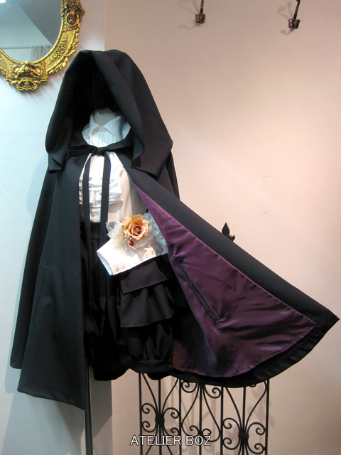 今年もBOZ定番のマントが登場致します！ 更に新色でヨーロッパの霧を